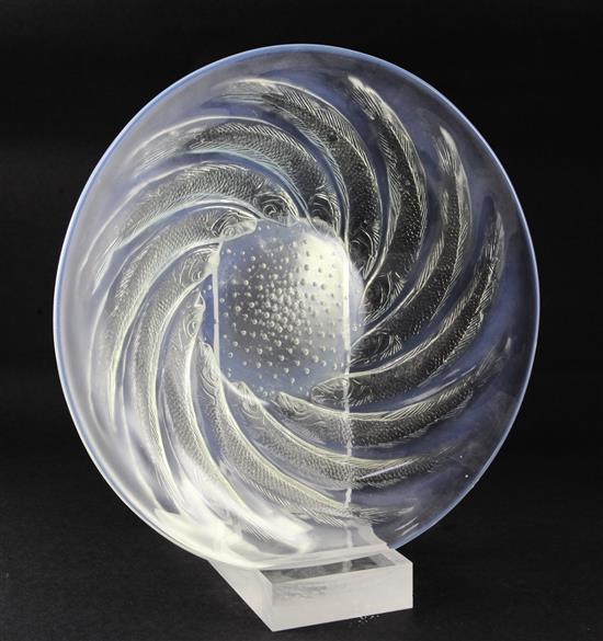 A René Lalique Poissons No.1 opalescent glass dish, 29cm